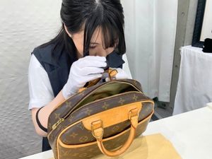 株式会社ＬＯＯＰ 月給30万円／未経験から鑑定のプロへ！中古ブランド品バイヤー