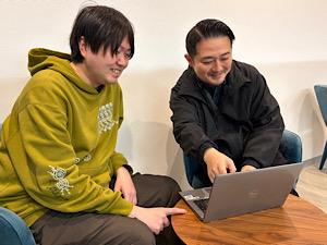 株式会社メロンブックス 海外個展プロデューサー（企画・進行管理）／服装自由／転勤なし