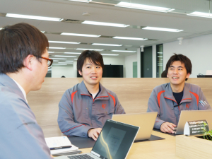 アイリスチトセ株式会社(アイリスグループ) 家具メーカーの内装建築施工管理／元請け中心／残業平均月10h