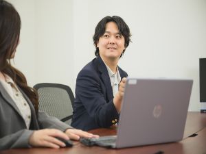 ウェルビー株式会社 Webマーケター／施策企画・AI活用／年休123日／土日祝休