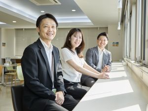 名糖運輸株式会社 研修の企画立案／家族・住宅手当あり／残業10h程度／転勤なし