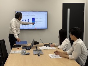 クリエートメディック株式会社【スタンダード市場】 医療機器メーカーの経理職／年休128日／土日祝休み
