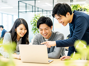 株式会社Information Plus-T マーケター／年間休日120日／土日祝休み／フレックス／残業少