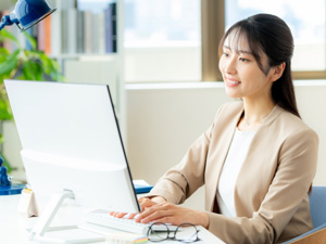 株式会社朝日エンジニアリング 事務職／未経験歓迎／定時退社可／土日祝休み／月給26万円～