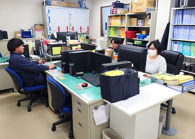 カワナミテクノ株式会社 消防設備メンテナンス／会社負担で国家資格可／年休113日