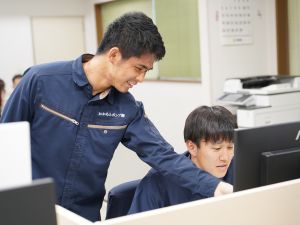おかもとポンプ株式会社 機械設計／年休127日／残業10h／年俸400万円～／転勤無