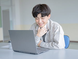 桃栄金属工業株式会社 人事・総務／未経験歓迎／賞与年3回／残業少なめ／年休120日