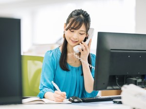 ユーネット株式会社 事務スタッフ／未経験歓迎／月給30万円～／服装髪型自由