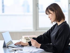 ユーネット株式会社 経理スタッフ／キャリアアップ／月給40万円～／土日祝休