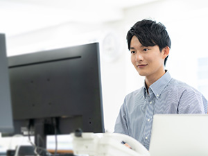 興亜開発株式会社 経理／賞与3回（6.2カ月分）／実働7時間／年間休日126日