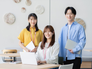 アクイジション株式会社 保険業界向けWebサポート／未経験歓迎／年休125日／残業少