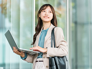 株式会社愛光グループ 総合職（営業・施工アシスタント）／年休125日／月給28万～