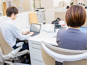 医療法人大阪健昌会 健康診断の法人営業／16時半定時／実働7h／賞与年2回