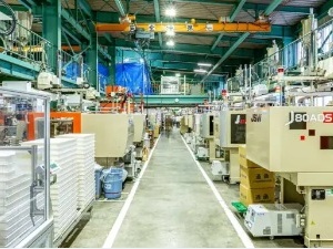 三行合成樹脂株式会社 プラスチック成形オペレーター／未経験歓迎／土日祝休み／転勤無