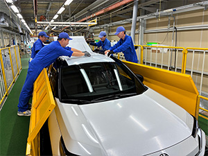 大和工業株式会社 新車仕上作業／未経験歓迎／土日休・年121日／年500万円可