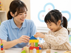 リアルカンパニー株式会社 こども支援スタッフ／月給27.5万円～／年間休日120日