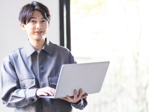 株式会社アスパーク Web系ITエンジニア／経験不問／土日祝休／E002ーI