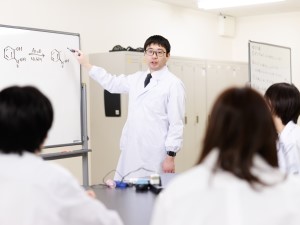 WDB株式会社(WDBホールディングスグループ) 首都圏／研究職（実務未経験可）／月給32万円～／年休120日