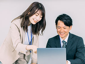 株式会社ＪＲ北海道ソリューションズ(JR北海道グループ) 経営管理部門（総務・経理・システム）／土日祝休み／フレックス