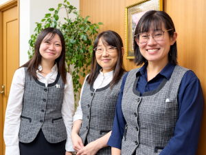 三愛化成商事株式会社 営業事務・経理サポート／未経験歓迎／月給26万円～／土日祝休