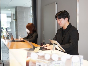 Local Design株式会社 福岡・ホテルフロント／未経験歓迎／年休125日／待遇充実