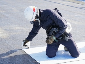 東興アイテック株式会社 防水工事スタッフ／未経験歓迎／月給25万円以上／面接1回