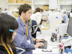 株式会社マイム・コーポレーション エンタメグッズの進行管理／年休122日以上／残業月15h