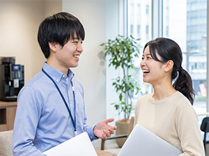株式会社イエローハット【プライム市場】 デジタルマーケティング／残業月5h未満／住宅手当／土日祝休み