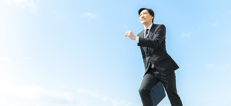 営業職ではたらく男性