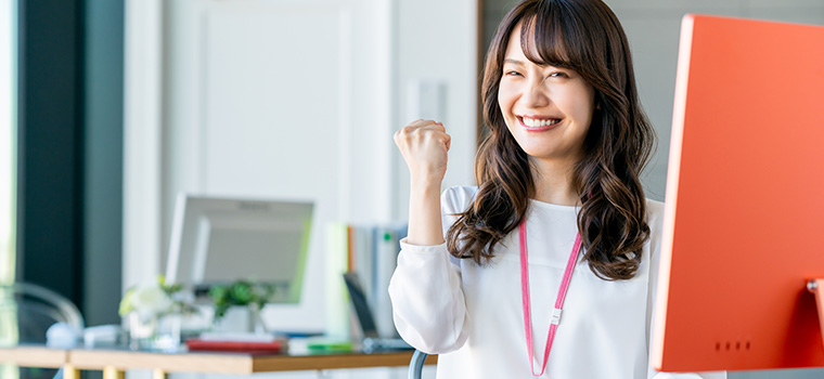 転職する女性