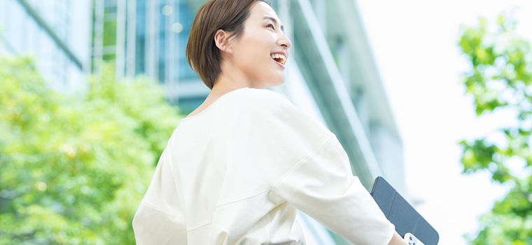 いきいきとはたらく女性のイメージ