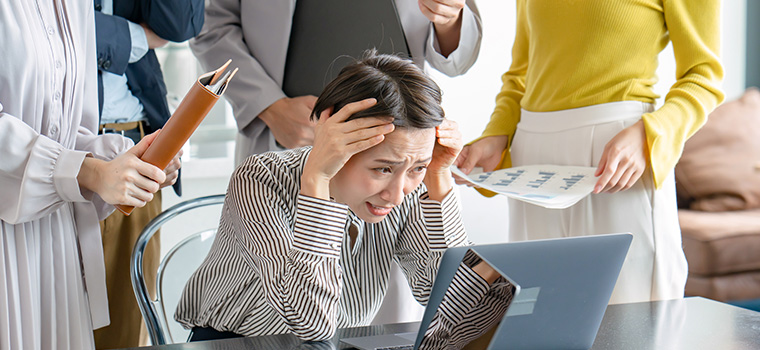 職場で困っている人物のイメージ