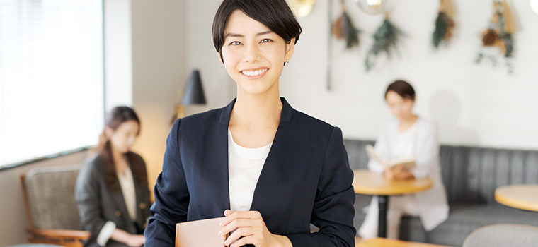 キャリアアドバイザーの女性のイメージ