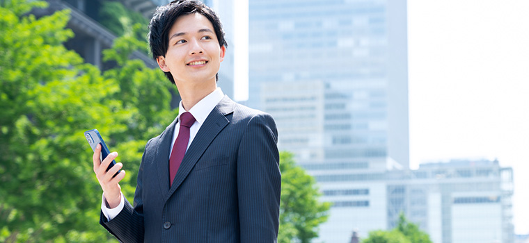 外回り中の男性のイメージ