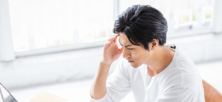 集中している男性のイメージ