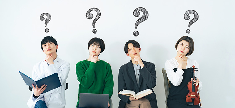 疑問をもつ若者たちのイメージ