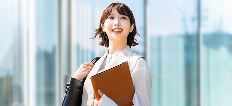 イキイキと働く女性のイメージ