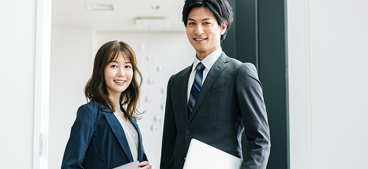 キャリアアドバイザーの男女のイメージ