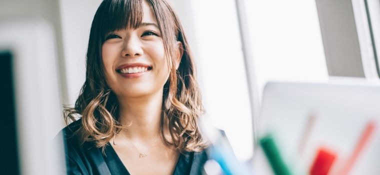 キャリアアドバイザーに相談しているようなイメージ