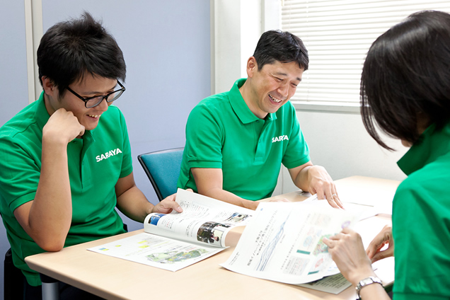 緑のTシャツは、BOPビジネス推進室が海外で活動する際に着用している