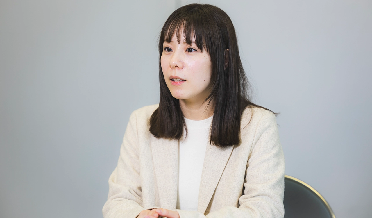 インタビューに応じる鈴木さん