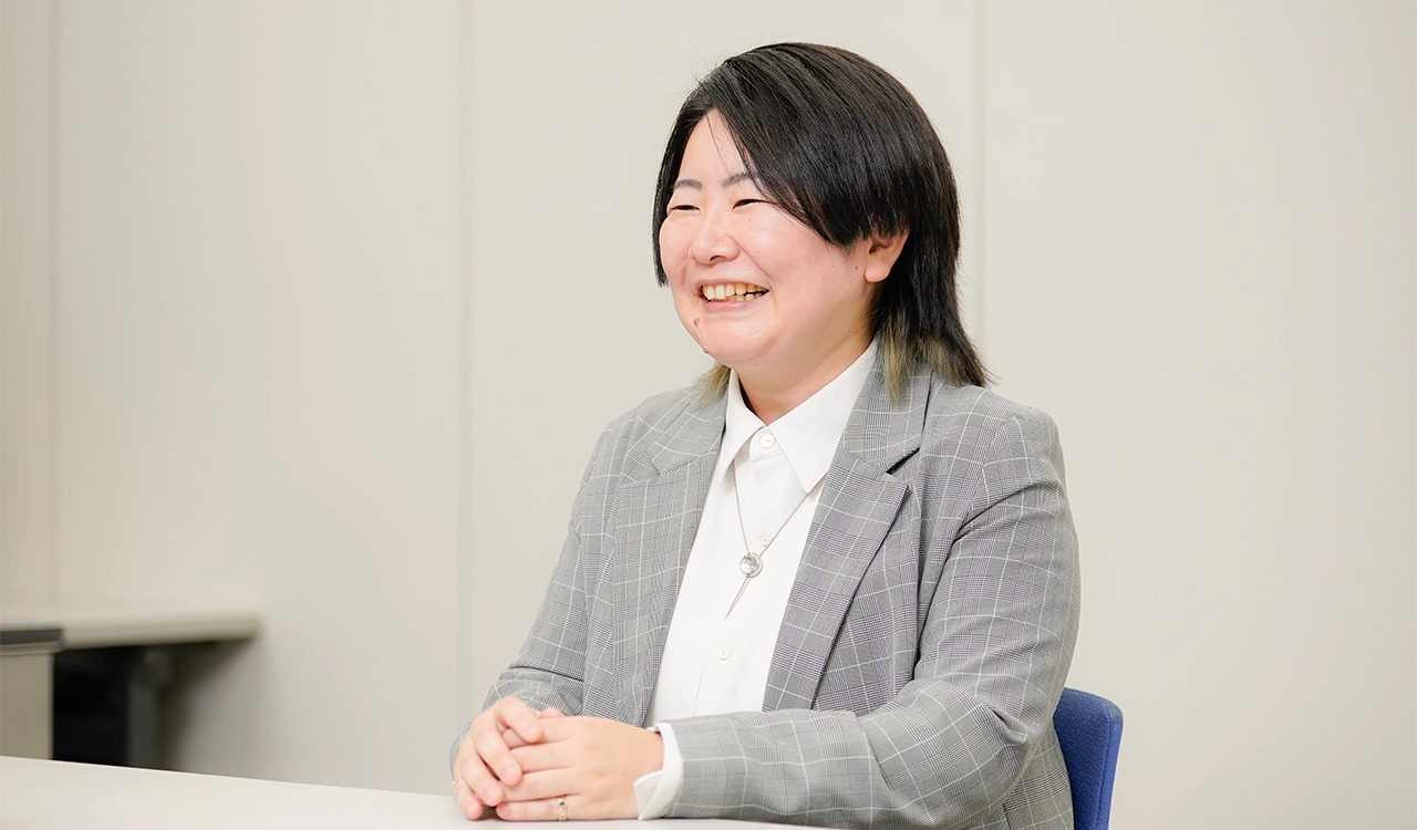 インタビューに応じる松尾さん