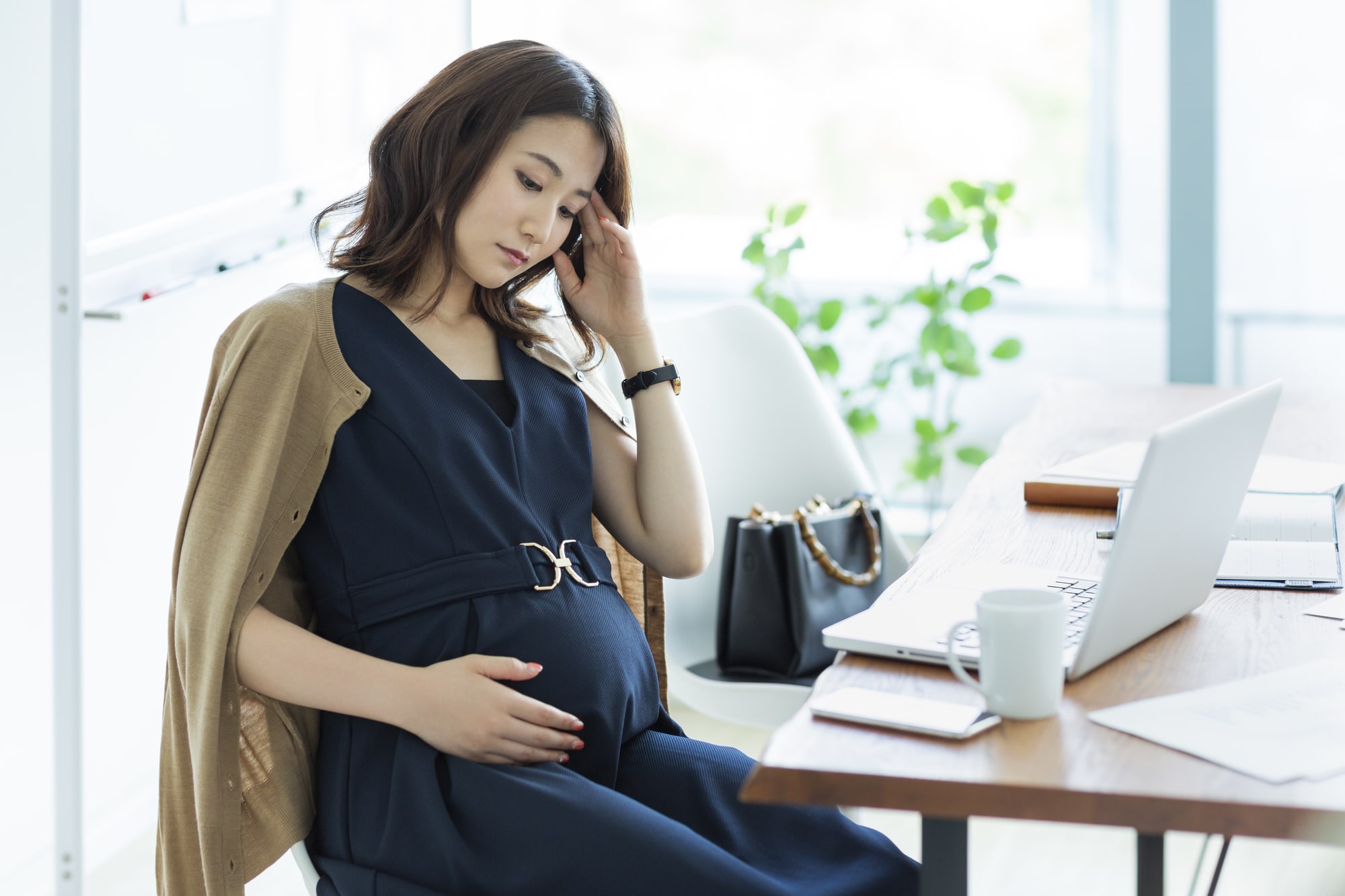 妊娠中は疲れやすい 体調の悪化を理由として休職できる 女性の転職 求人情報 ウーマン キャリア